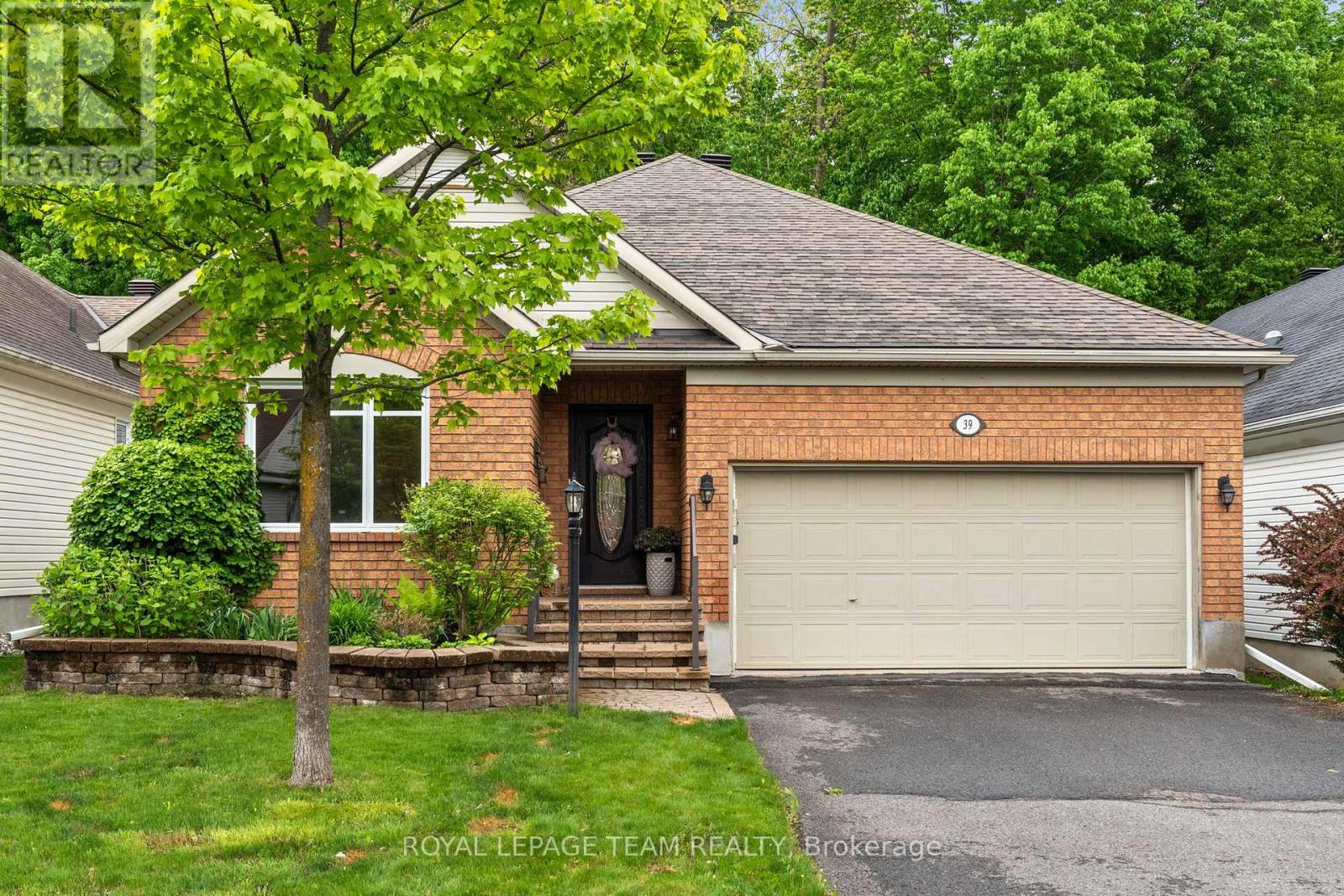 https://ddfcdn.realtor.ca/listing/TS638838914473900000/reb76/highres/2/x12174722_1.jpg