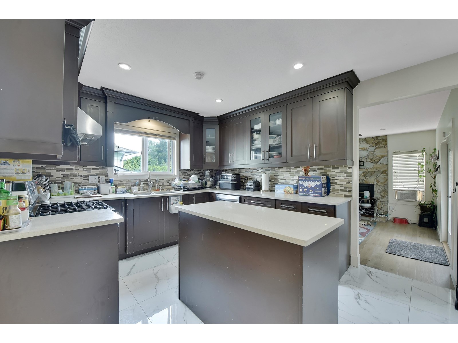Photo 5 of 15274 85 Avenue, Surrey BC