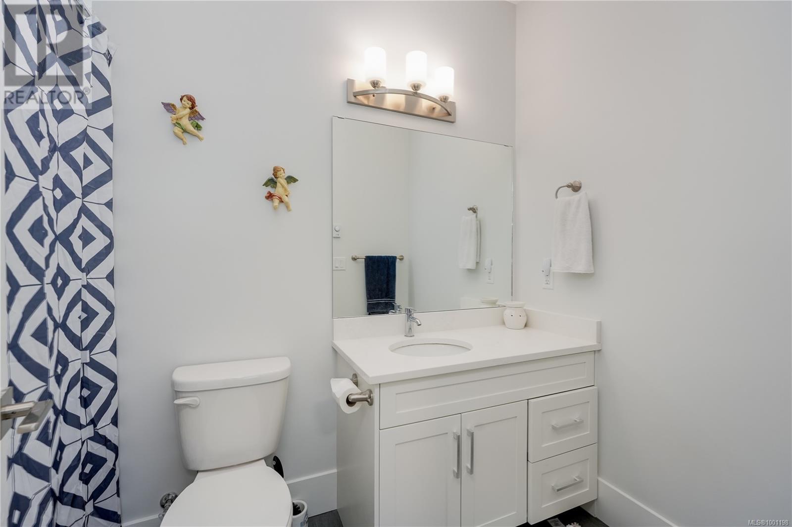 38 300 Grosskleg Way, Lake Cowichan