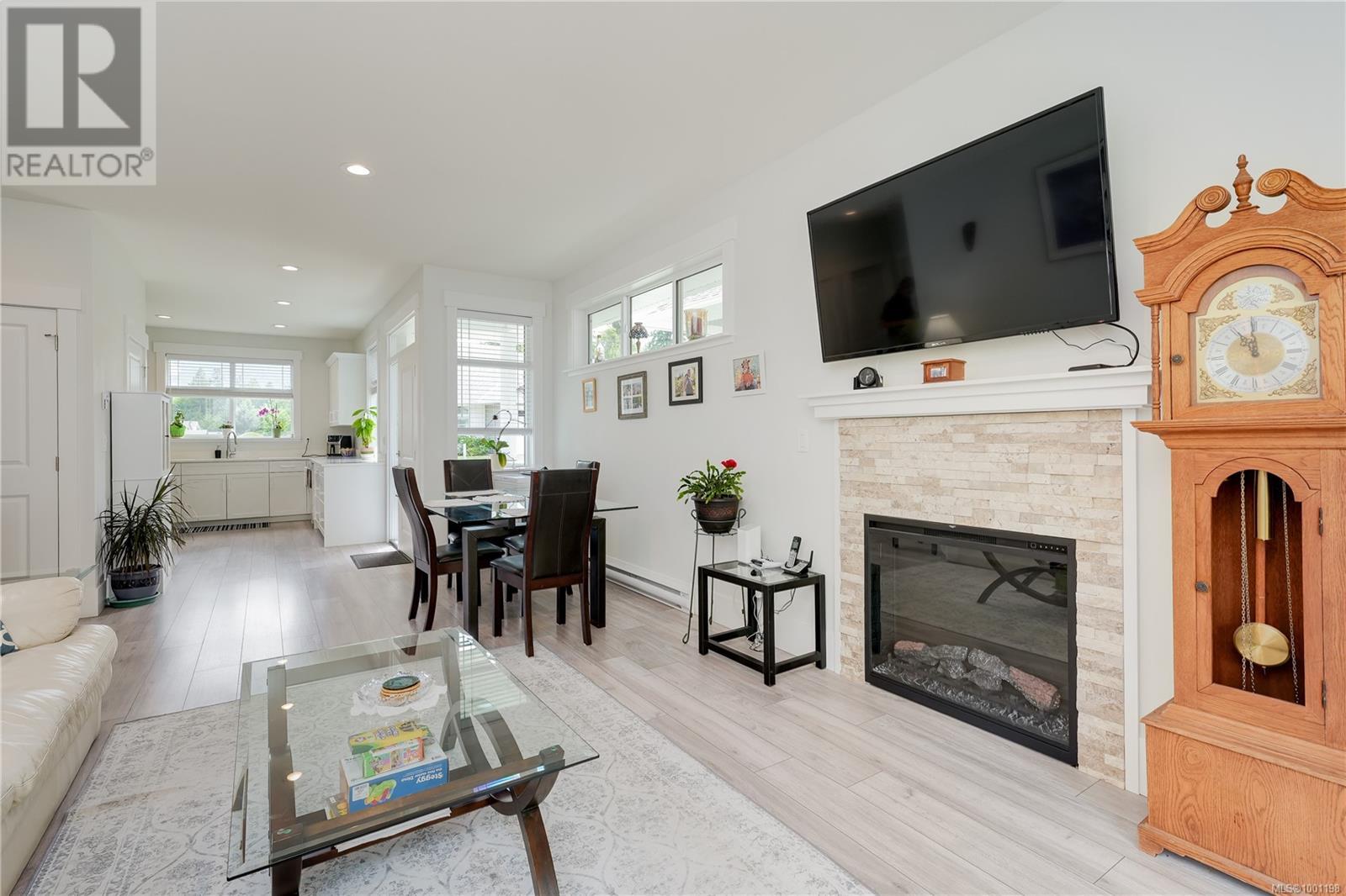 38 300 Grosskleg Way, Lake Cowichan