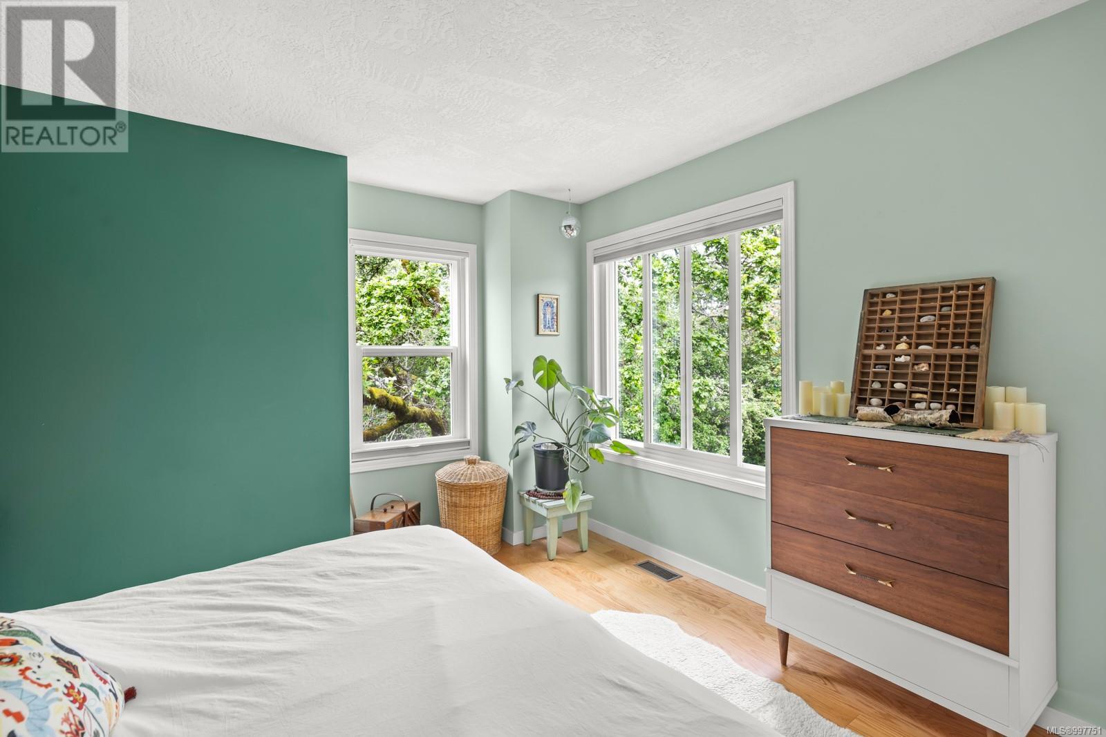 Single Family House Westcoast for Sale in   West Saanich Rd West Oaks Saanich 