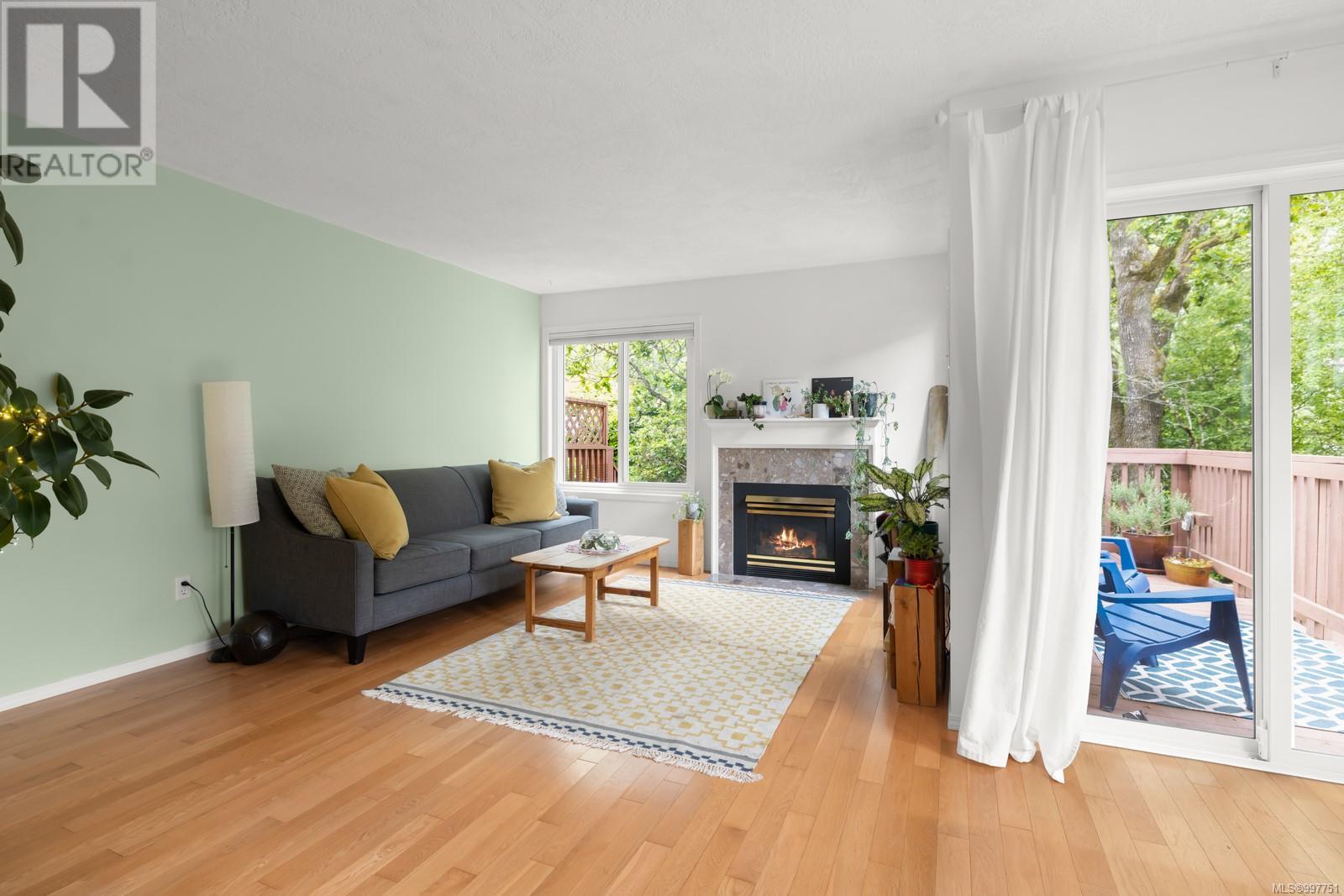 Single Family House Westcoast for Sale in   West Saanich Rd West Oaks Saanich 