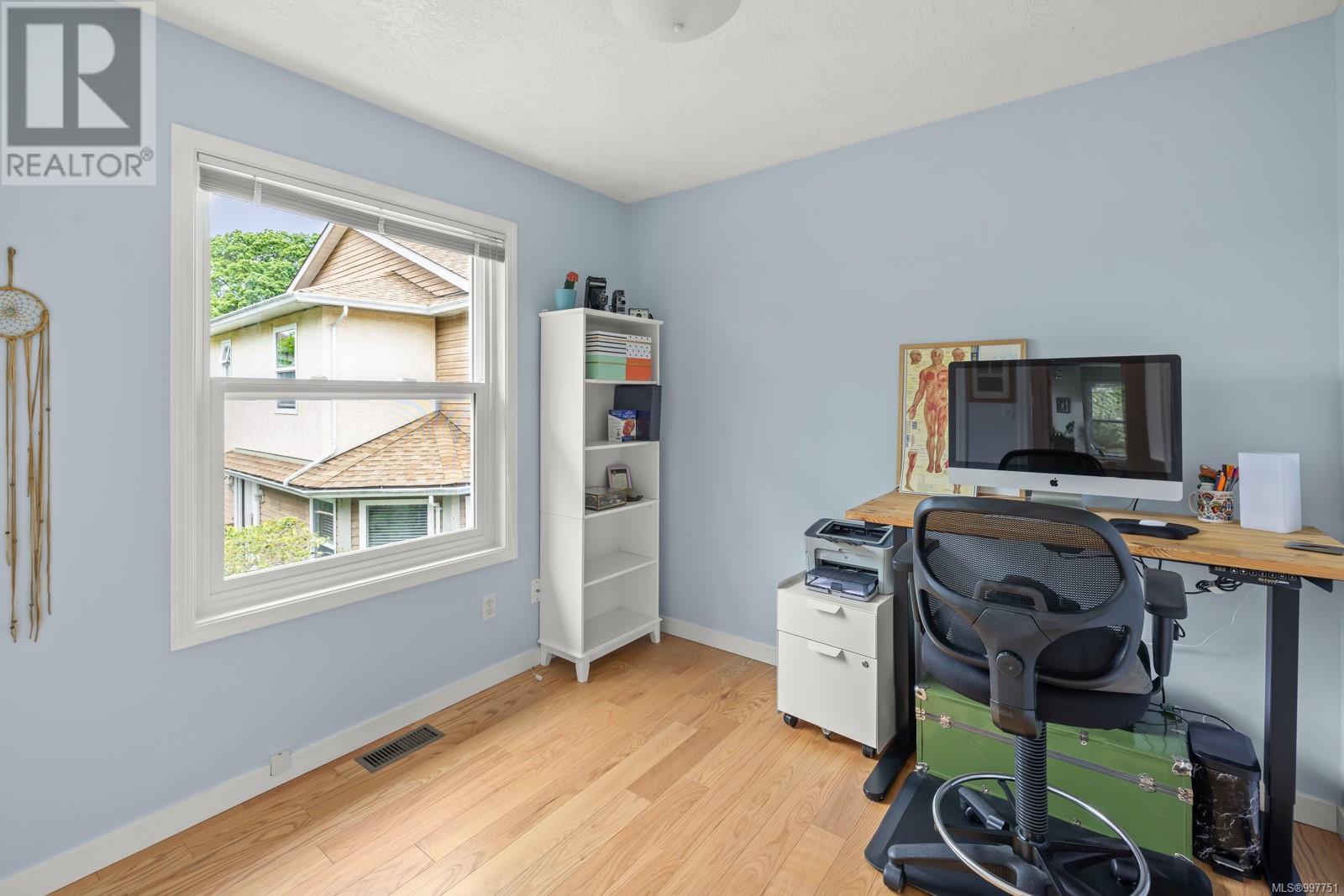 Single Family House Westcoast for Sale in   West Saanich Rd West Oaks Saanich 