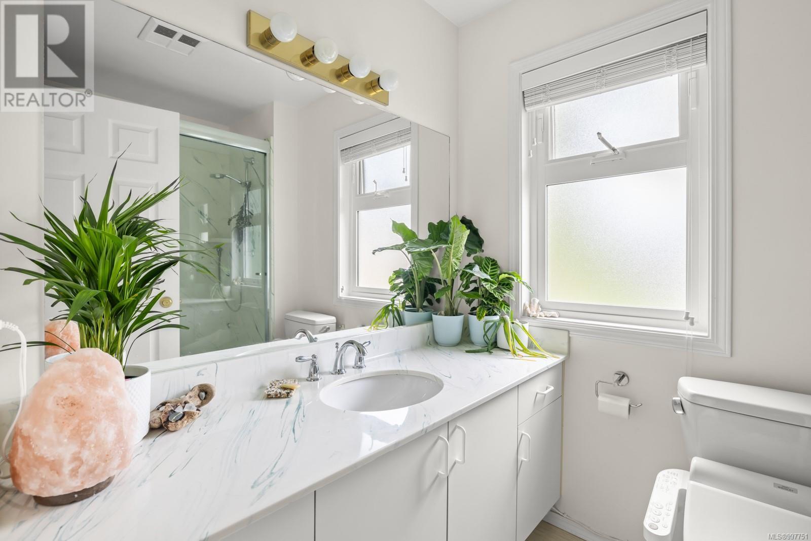Single Family House Westcoast for Sale in   West Saanich Rd West Oaks Saanich 