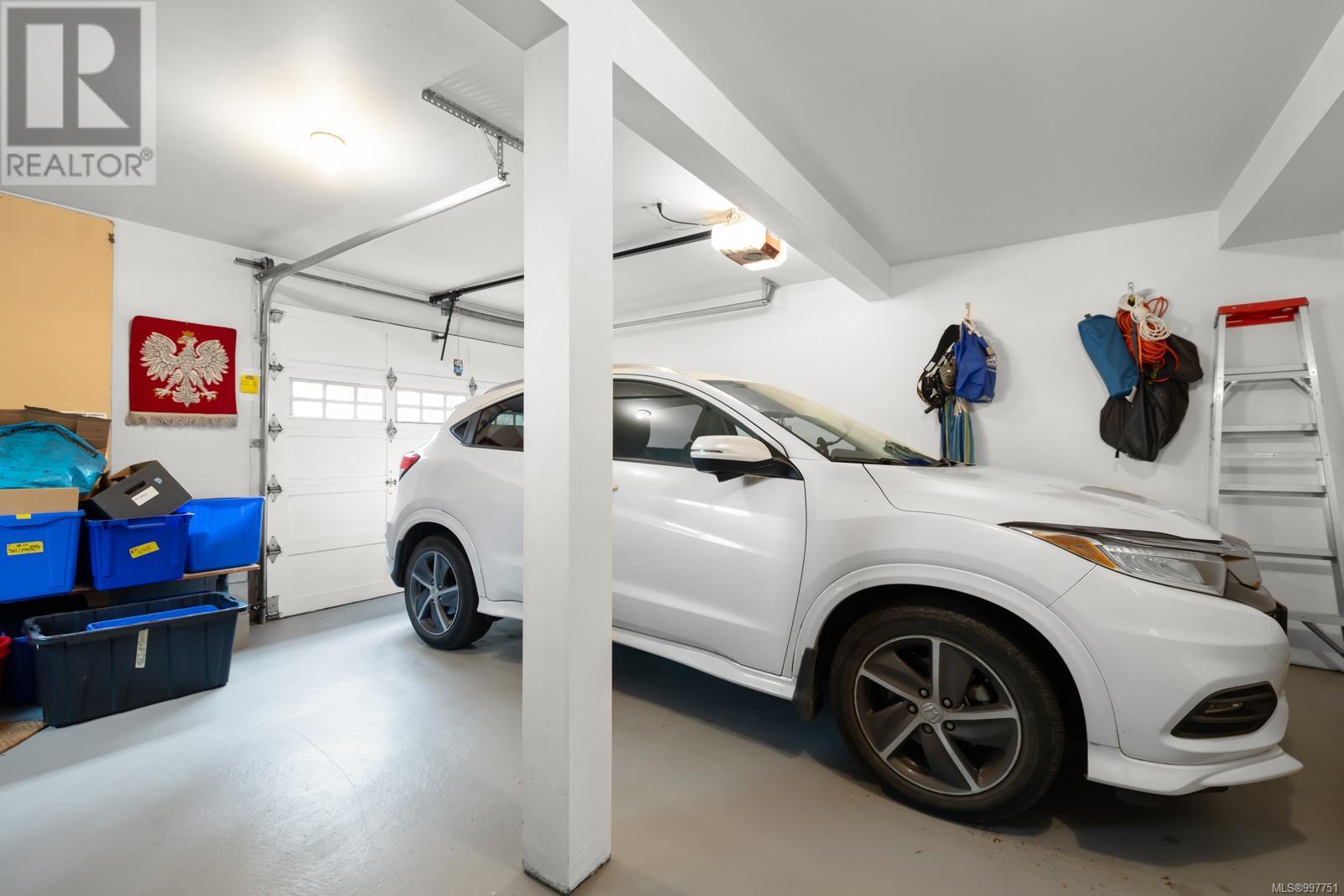Single Family House Westcoast for Sale in   West Saanich Rd West Oaks Saanich 
