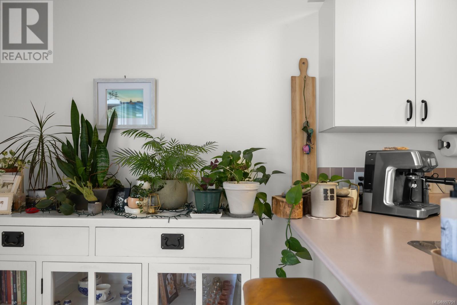 Single Family House Westcoast for Sale in   West Saanich Rd West Oaks Saanich 