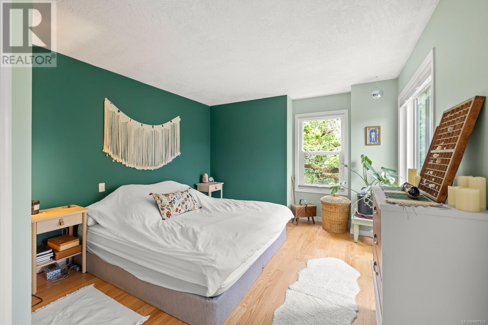 Single Family House Westcoast for Sale in   West Saanich Rd West Oaks Saanich 