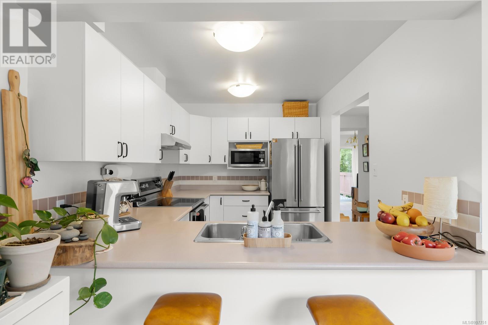 Single Family House Westcoast for Sale in   West Saanich Rd West Oaks Saanich 