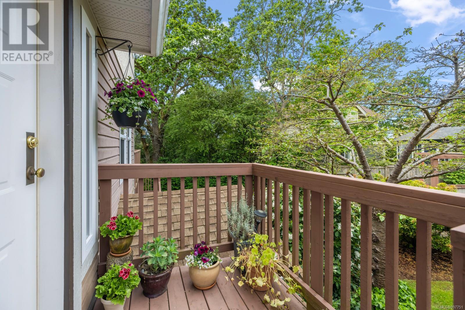 Single Family House Westcoast for Sale in   West Saanich Rd West Oaks Saanich 