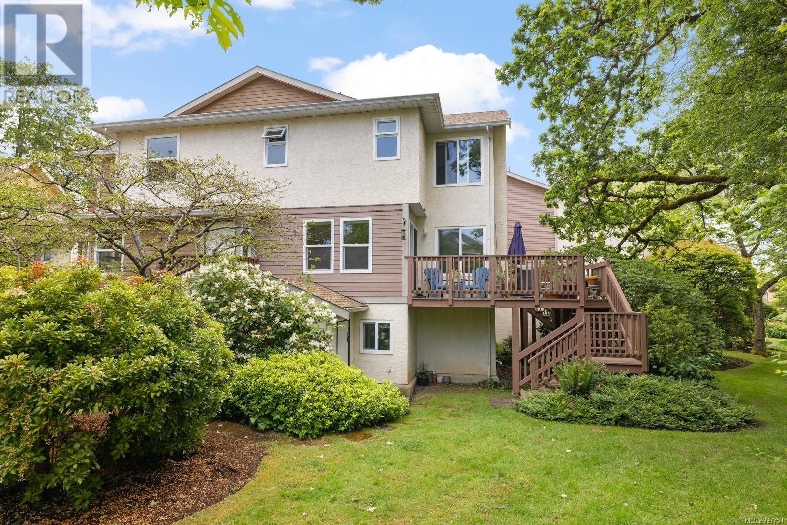 Single Family House Westcoast for Sale in   West Saanich Rd West Oaks Saanich 