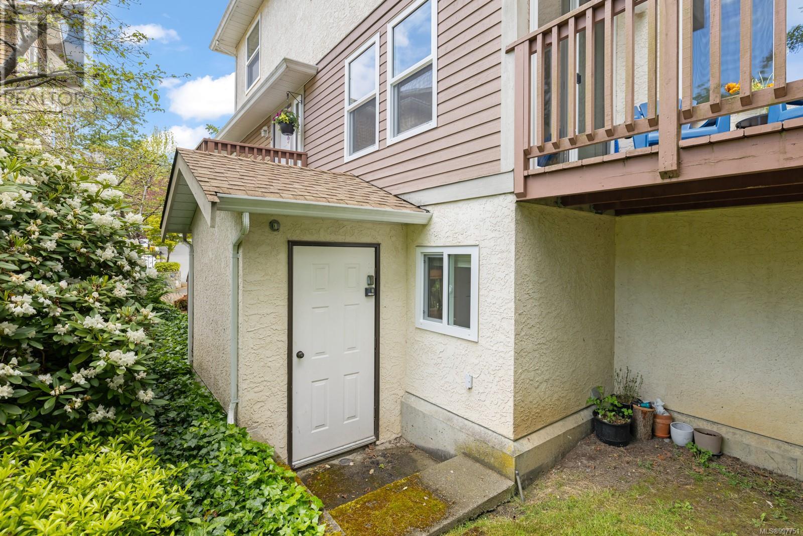 Single Family House Westcoast for Sale in   West Saanich Rd West Oaks Saanich 