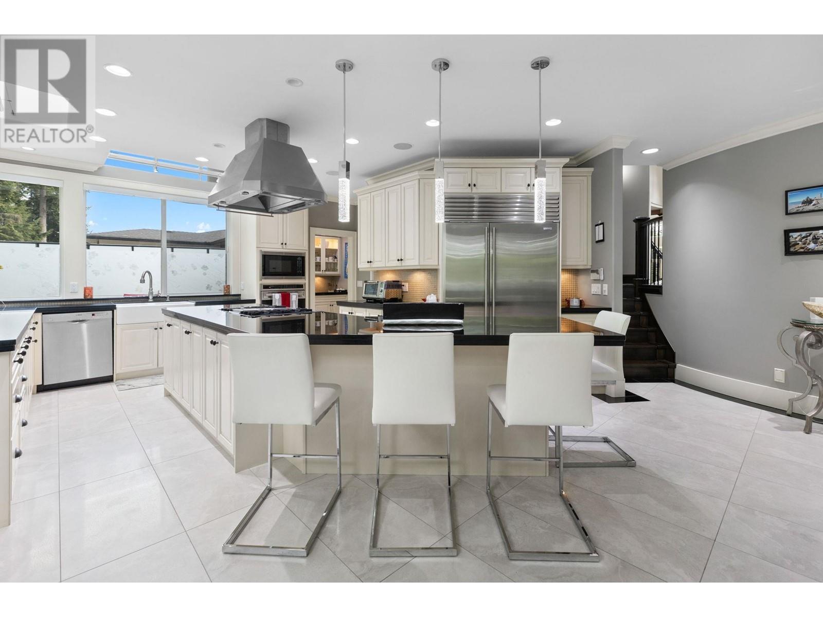 Photo 10 of 3027 Plateau Boulevard, Coquitlam BC