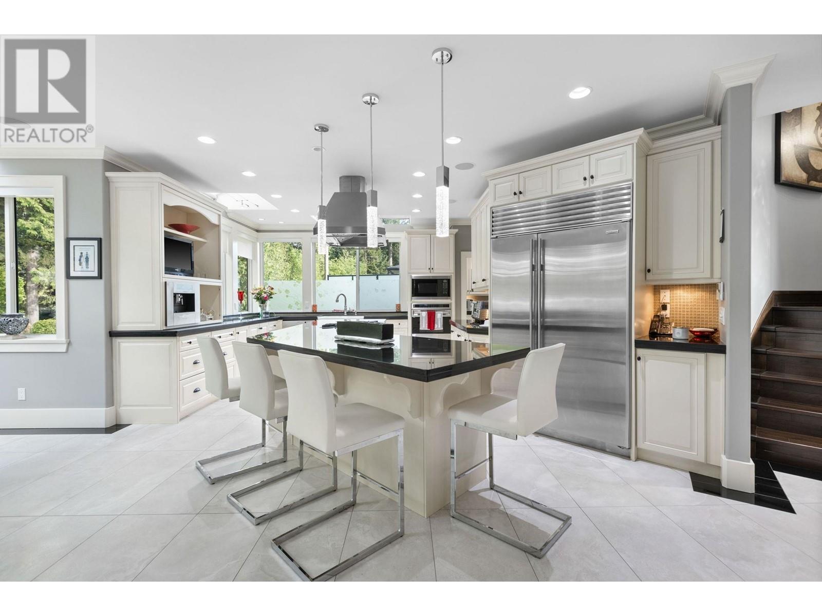 Photo 9 of 3027 Plateau Boulevard, Coquitlam BC