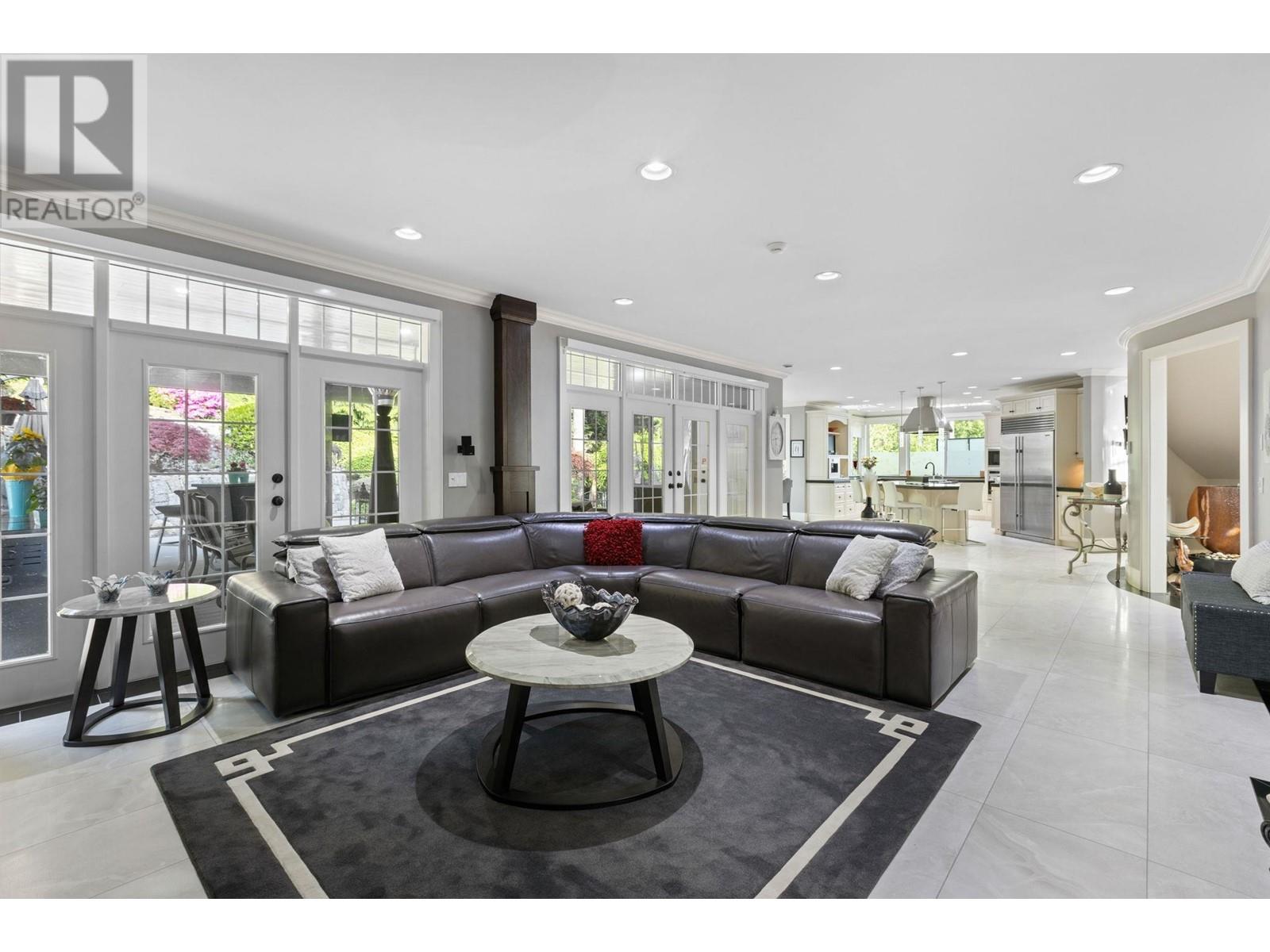 Photo 18 of 3027 Plateau Boulevard, Coquitlam BC