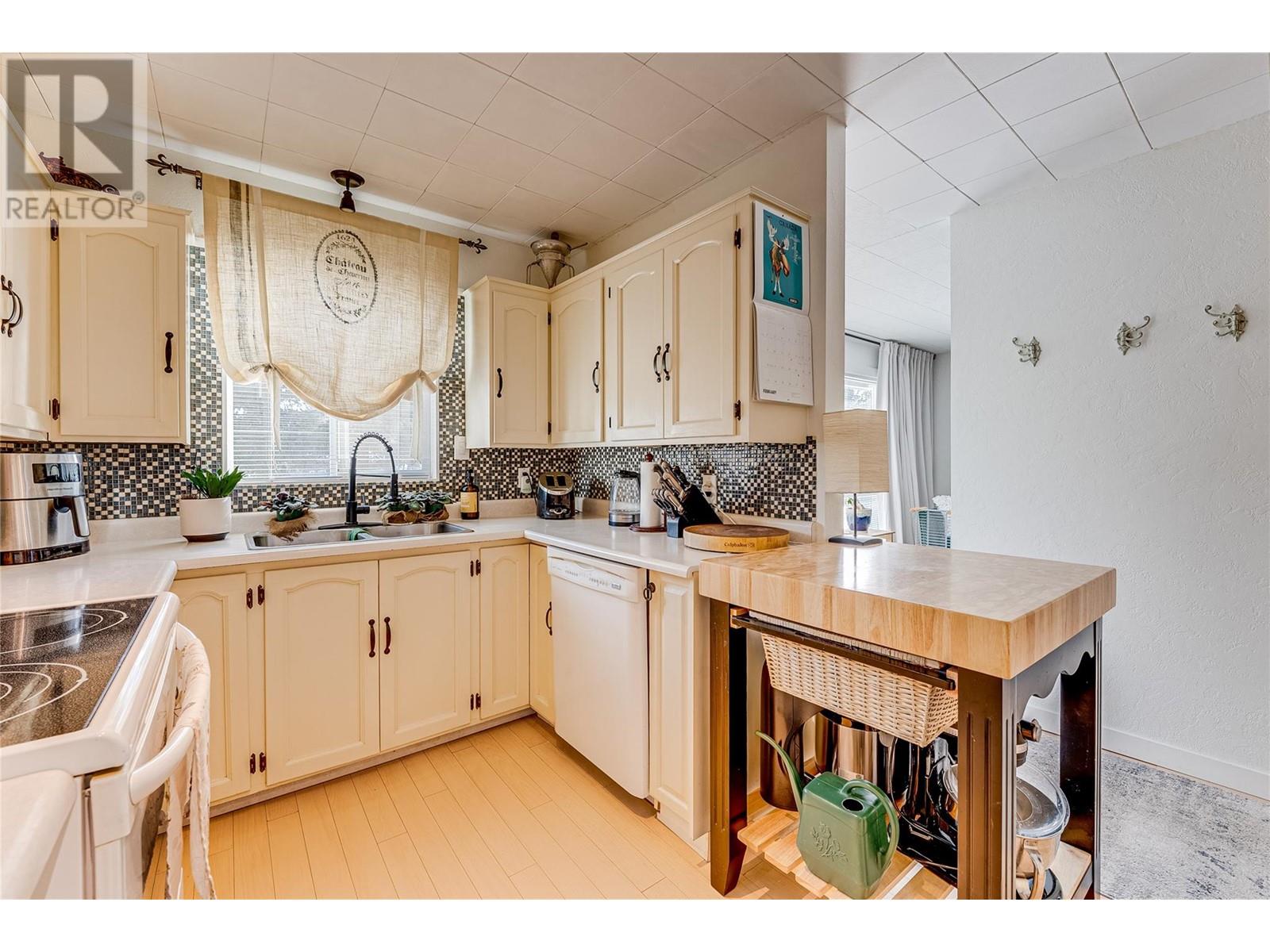  409 Hummingbird Avenue, Vernon