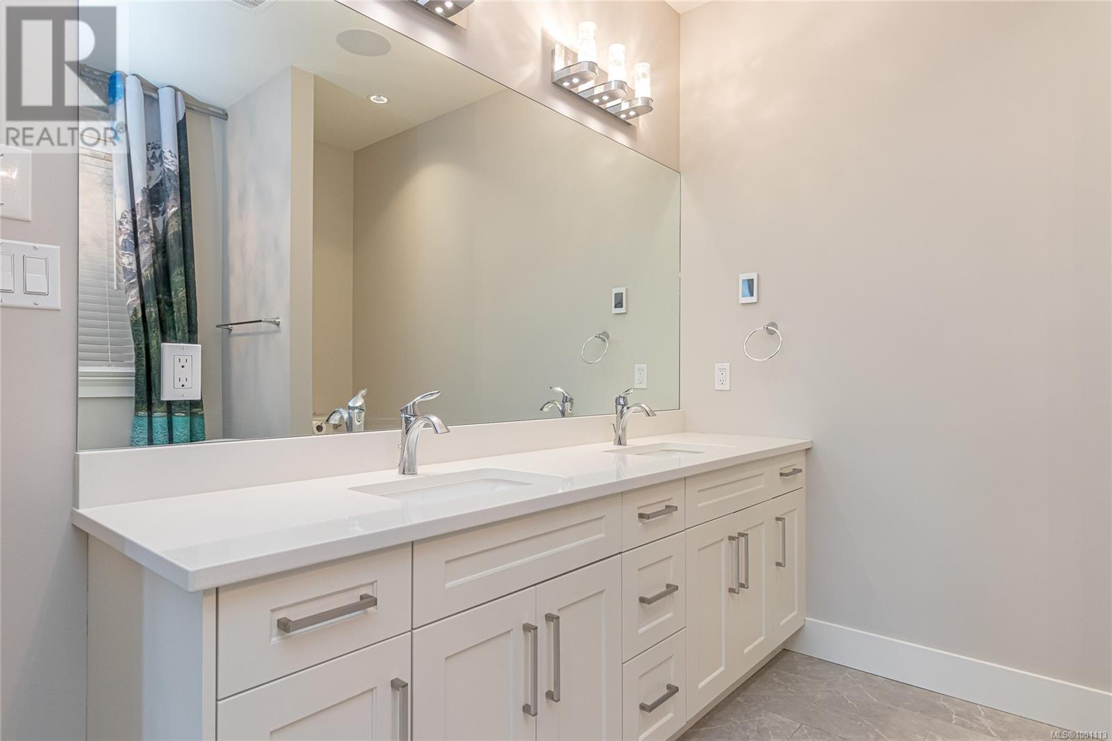 236 Amity Way, Parksville real estate listing 1001113