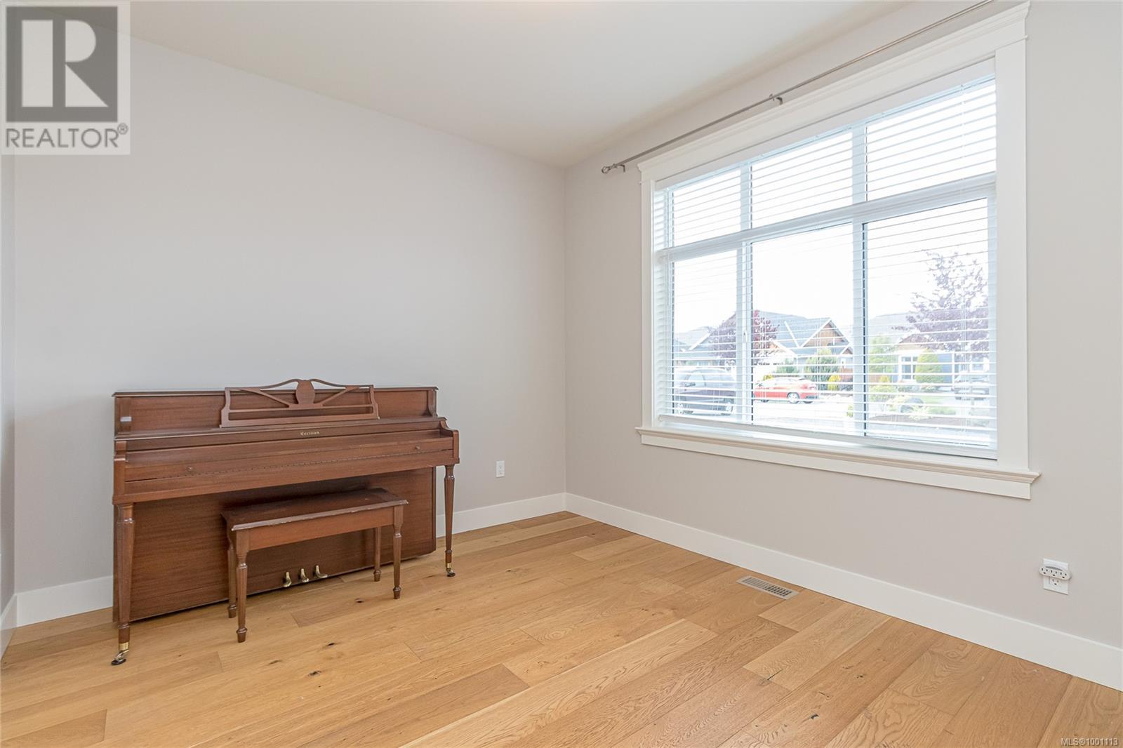 236 Amity Way, Parksville real estate listing 1001113
