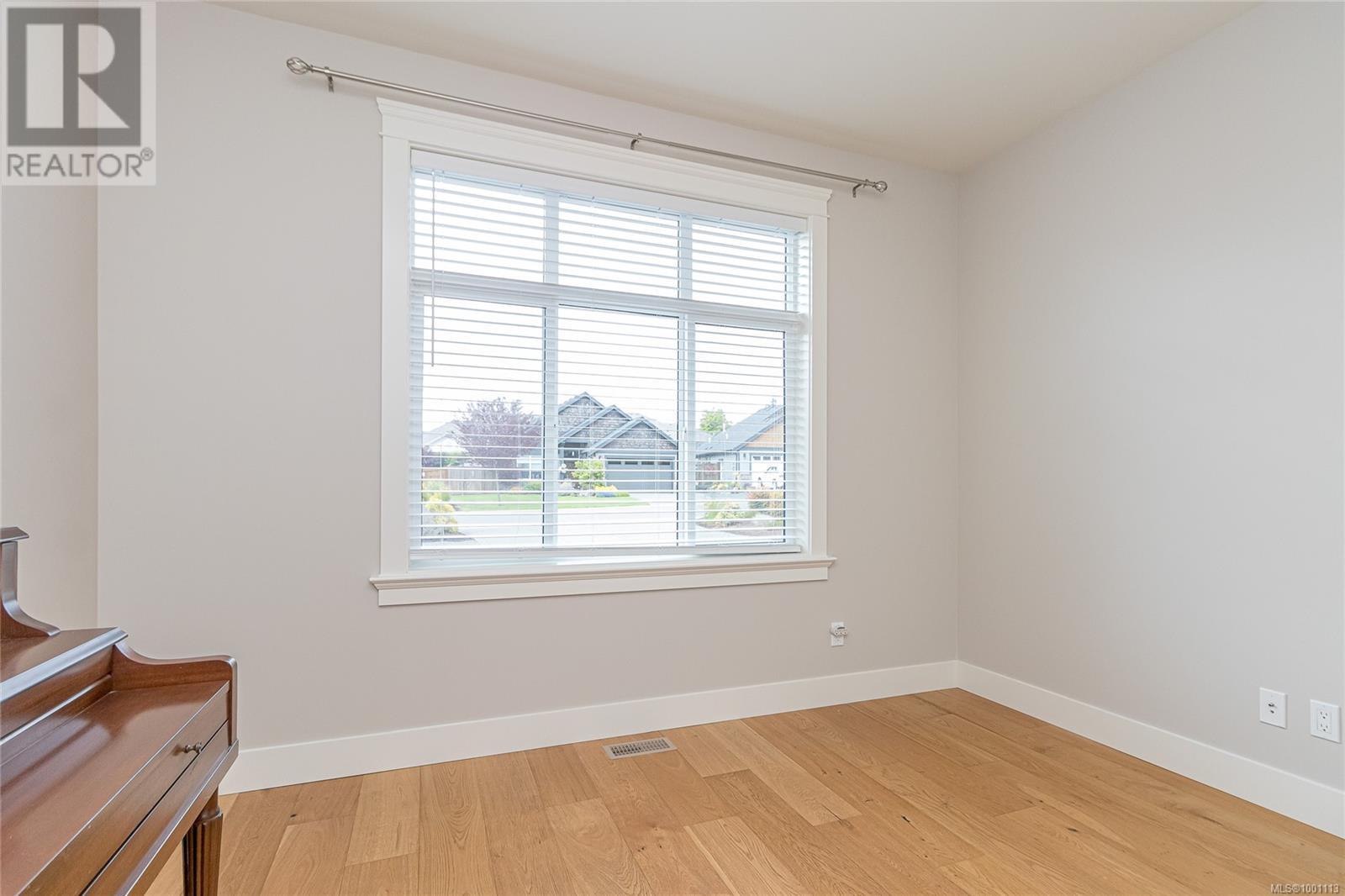 236 Amity Way, Parksville real estate listing 1001113