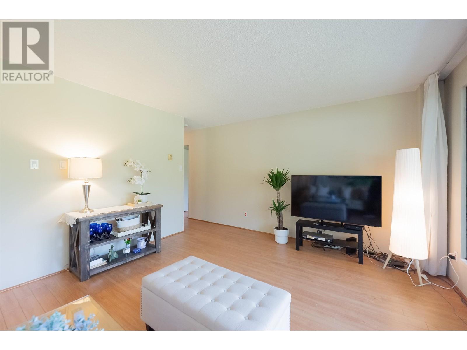 Photo 12 of 302 1026 Queens Avenue, New Westminster BC