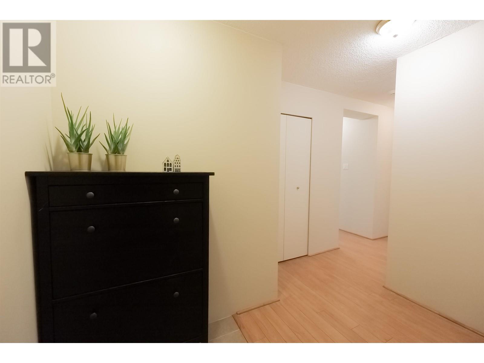 Photo 6 of 302 1026 Queens Avenue, New Westminster BC