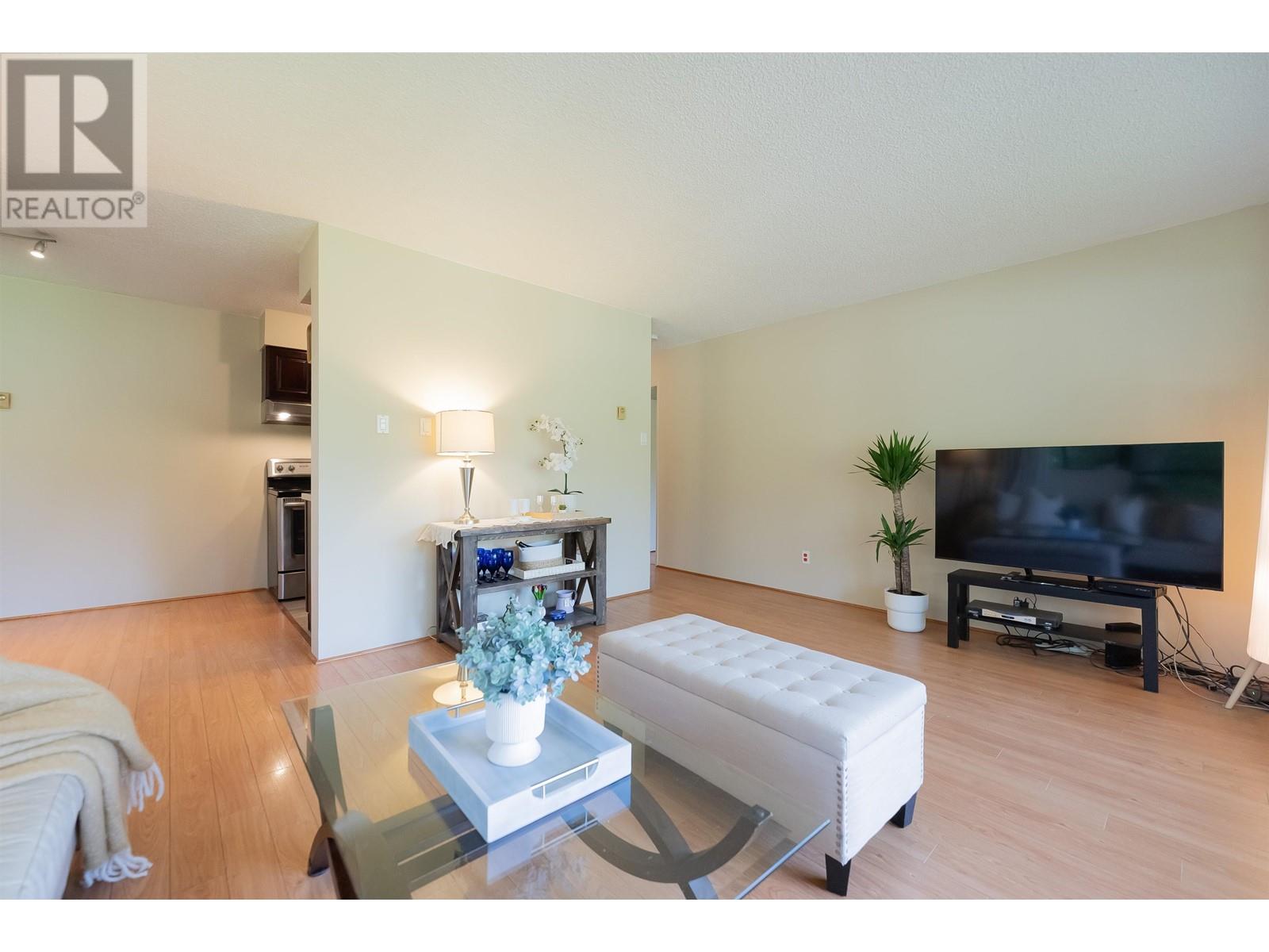 Photo 11 of 302 1026 Queens Avenue, New Westminster BC