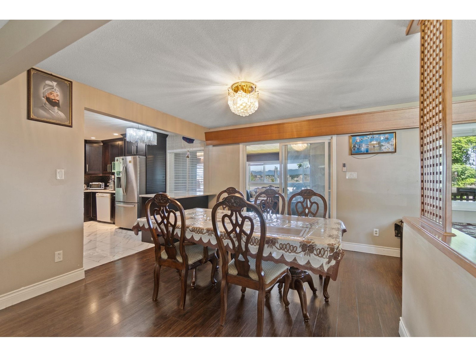 Photo 4 of 11625 99 Avenue, Surrey BC
