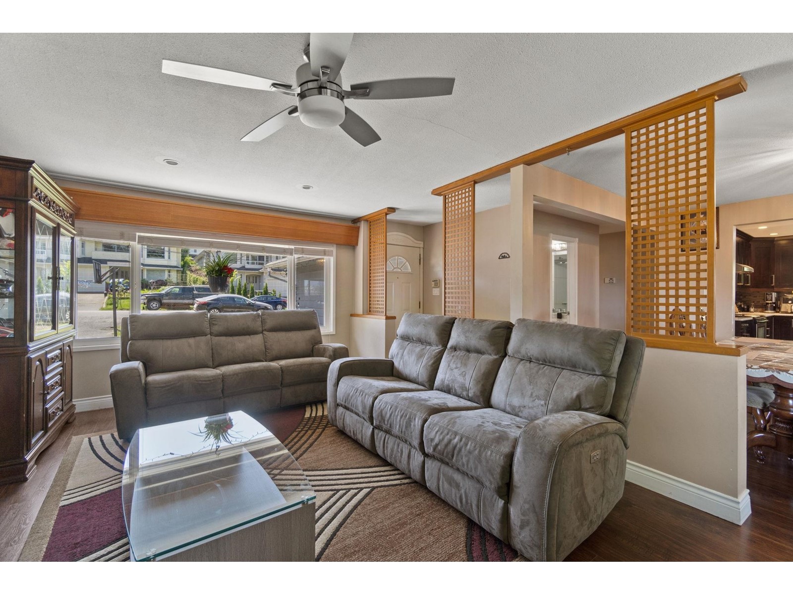 Photo 3 of 11625 99 Avenue, Surrey BC