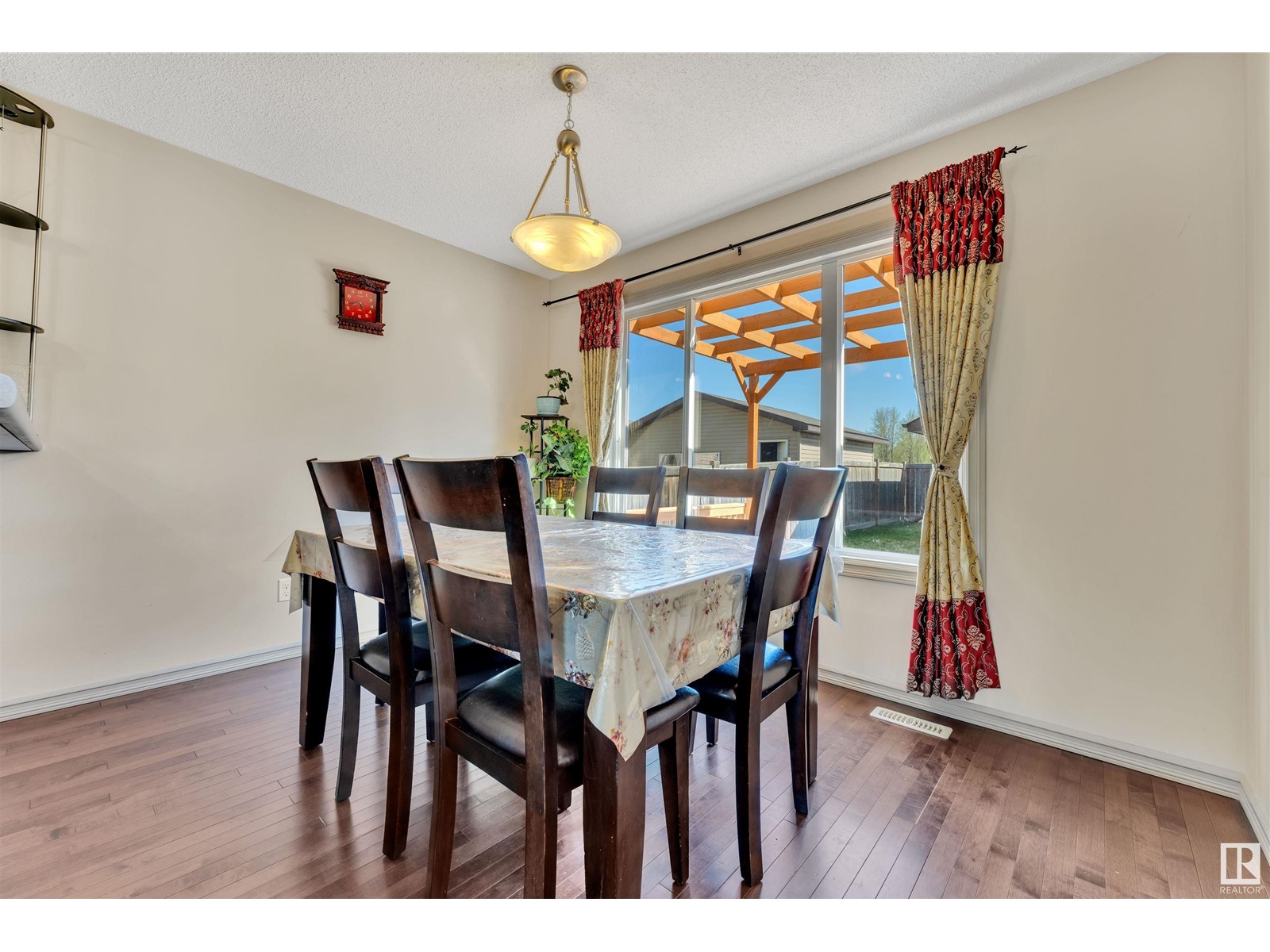 1127 35 AV NW, Edmonton