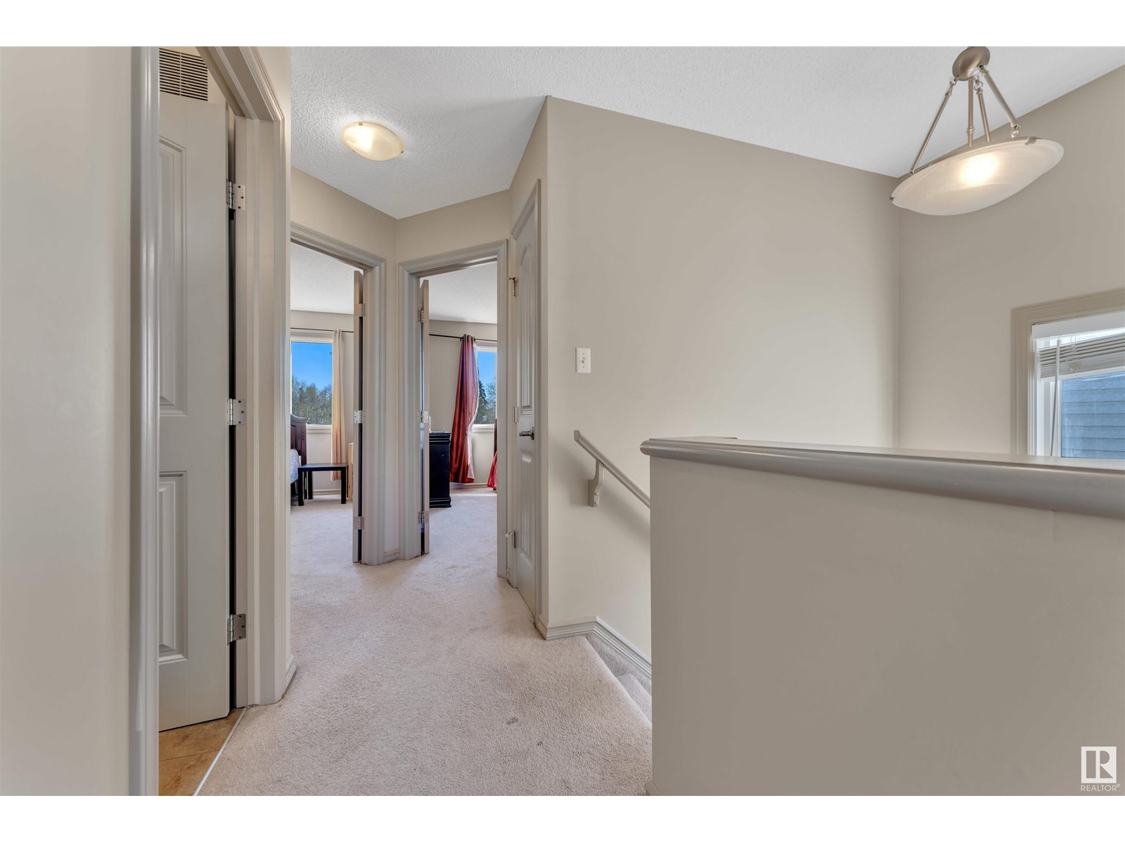 1127 35 AV NW, Edmonton