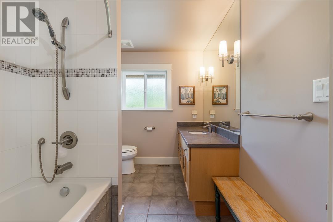 1002 BALSAM PLACE, Squamish