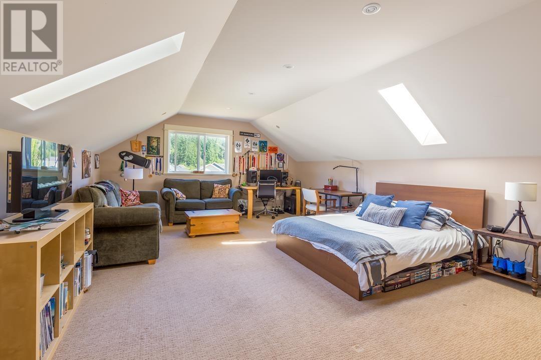 1002 BALSAM PLACE, Squamish