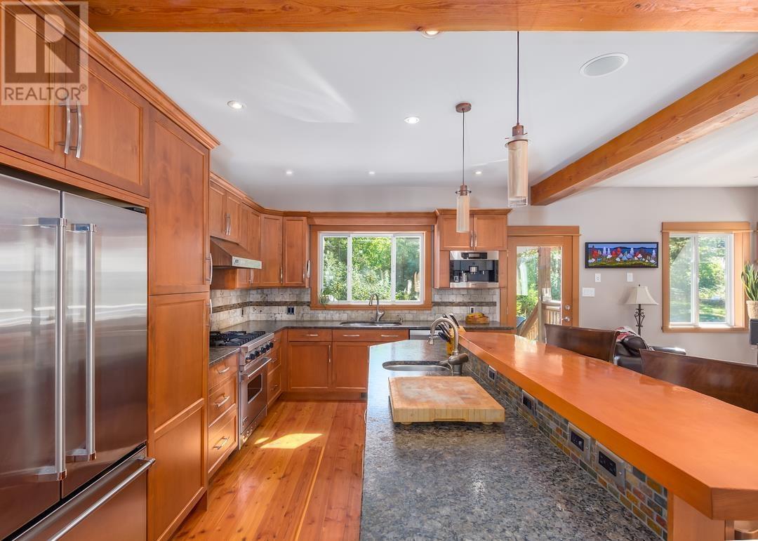 1002 BALSAM PLACE, Squamish real estate listing R3000278