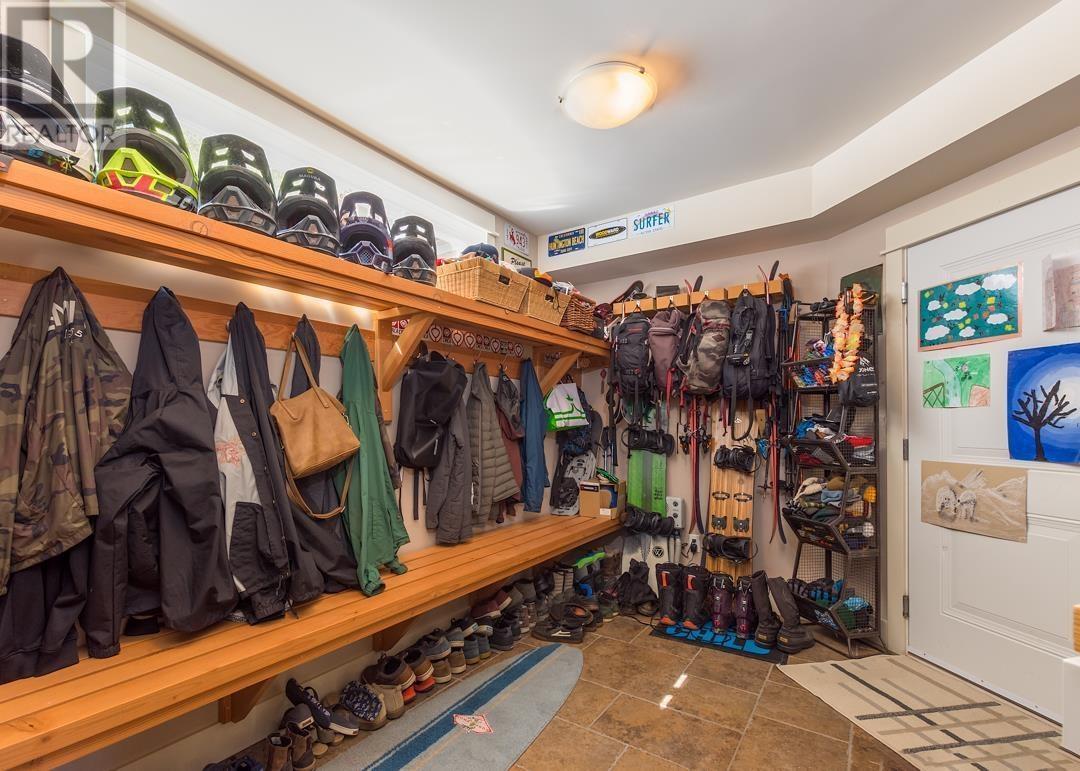 1002 BALSAM PLACE, Squamish real estate listing R3000278