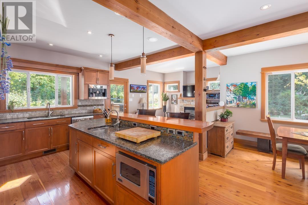 1002 BALSAM PLACE, Squamish