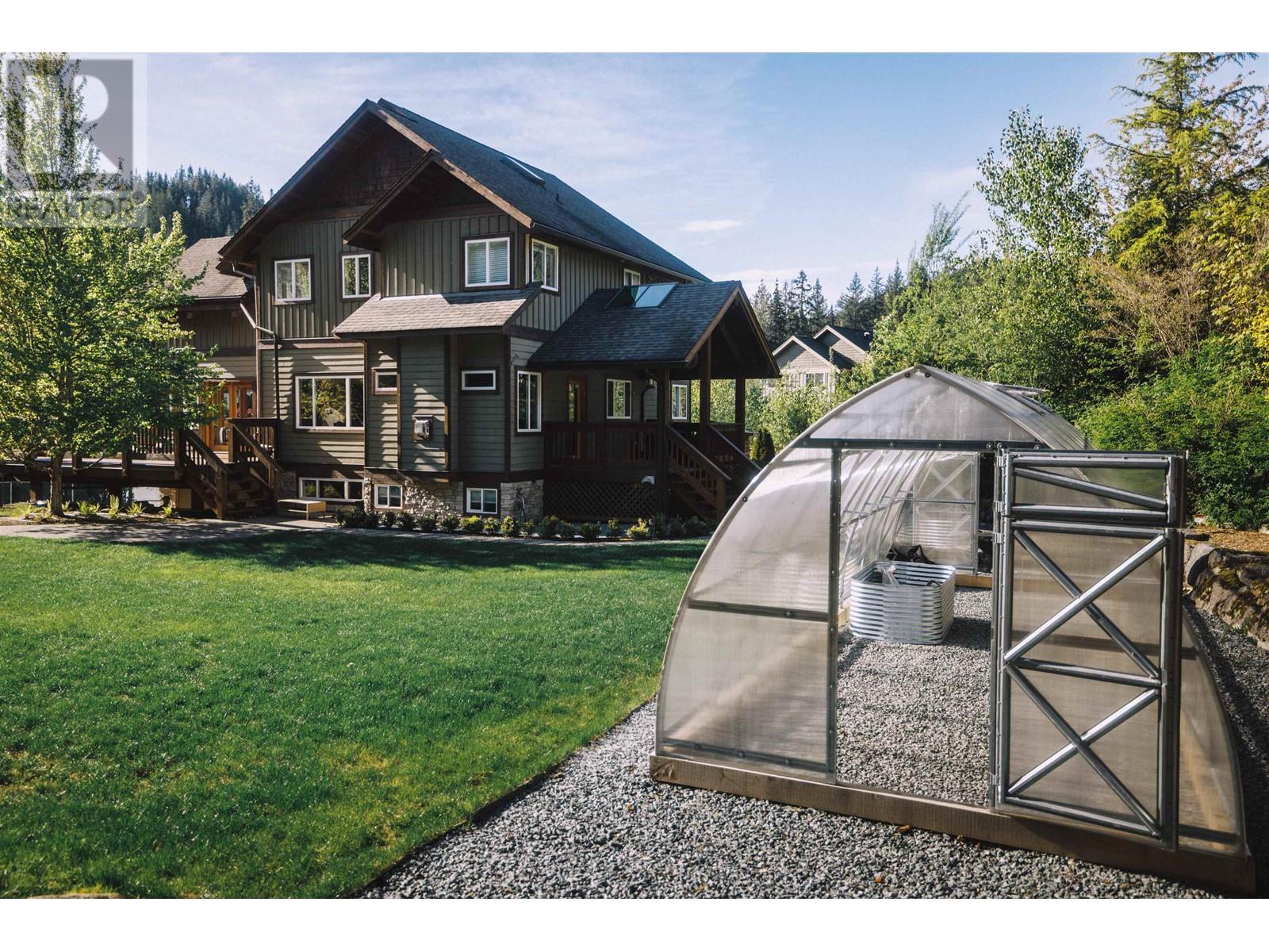 1002 BALSAM PLACE, Squamish real estate listing R3000278