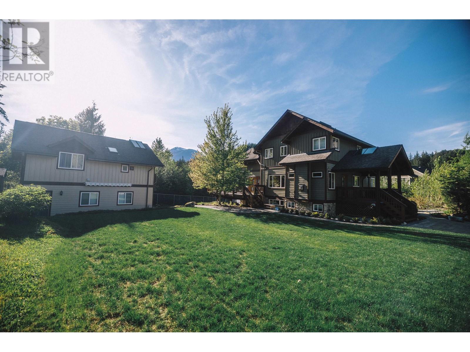1002 BALSAM PLACE, Squamish real estate listing R3000278