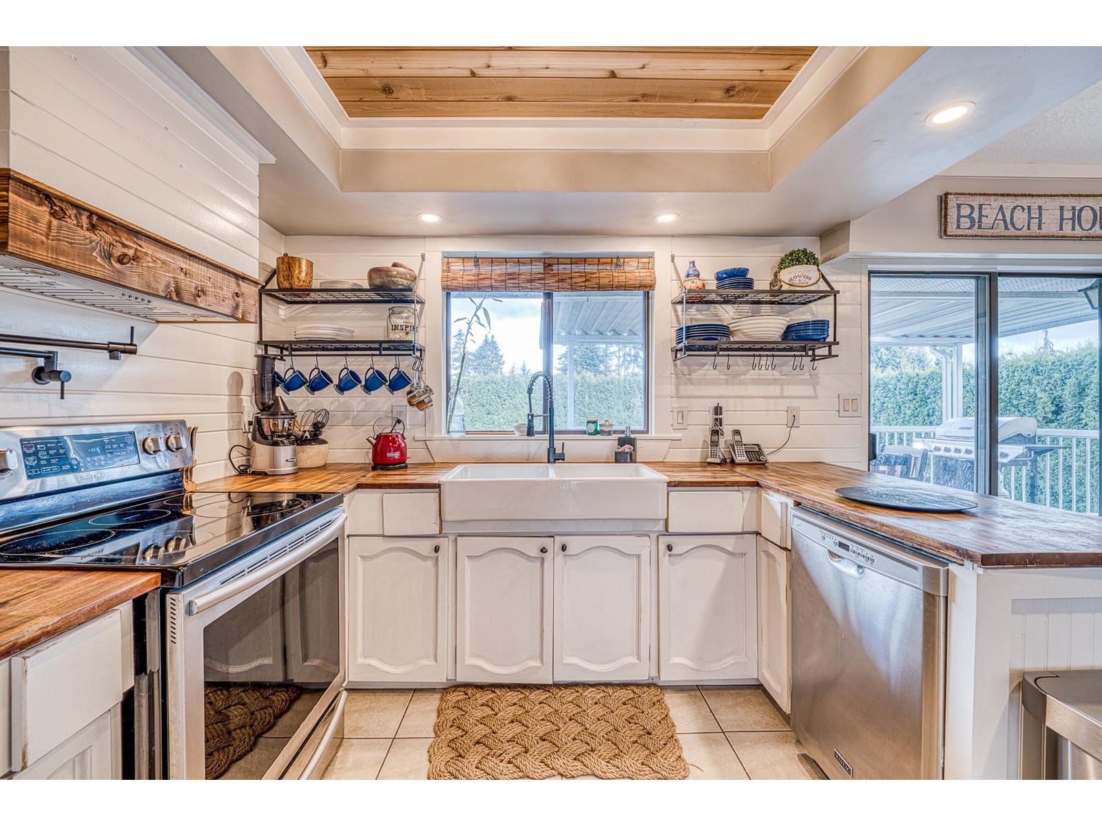 15461 ROPER AVENUE, White Rock real estate listing R2978789