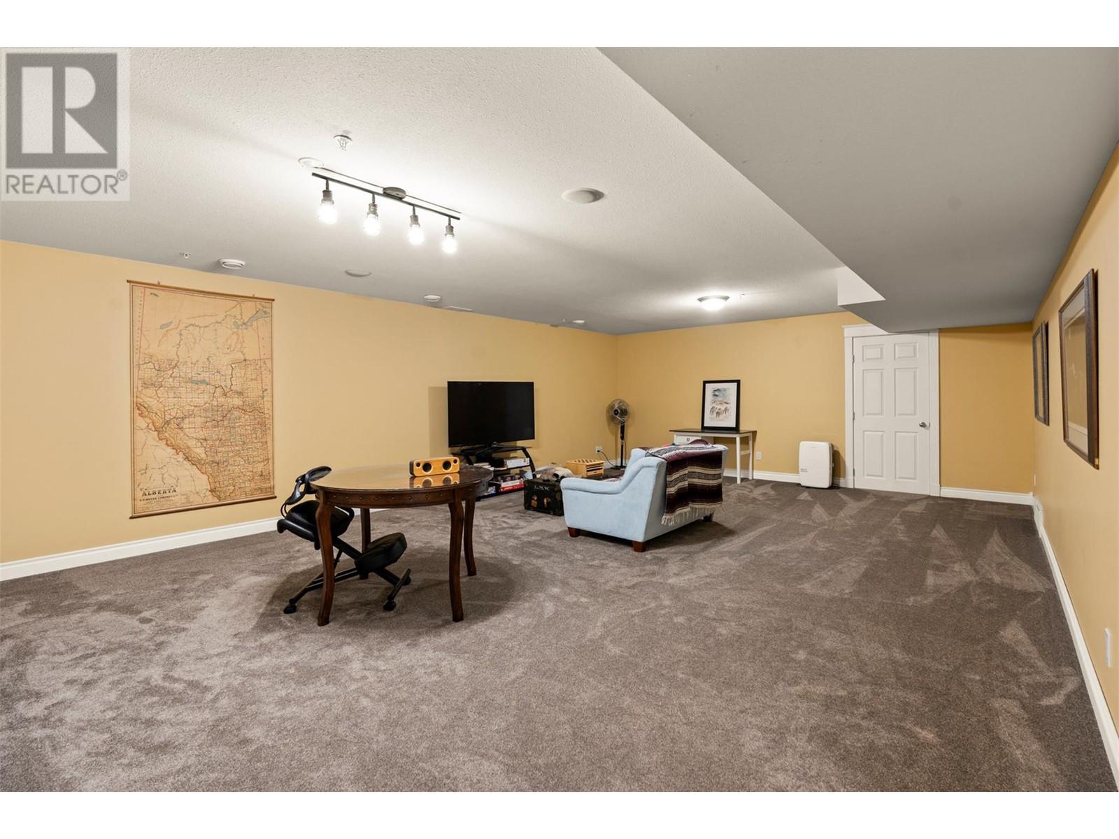  7229 Heritage Court, Lake Country