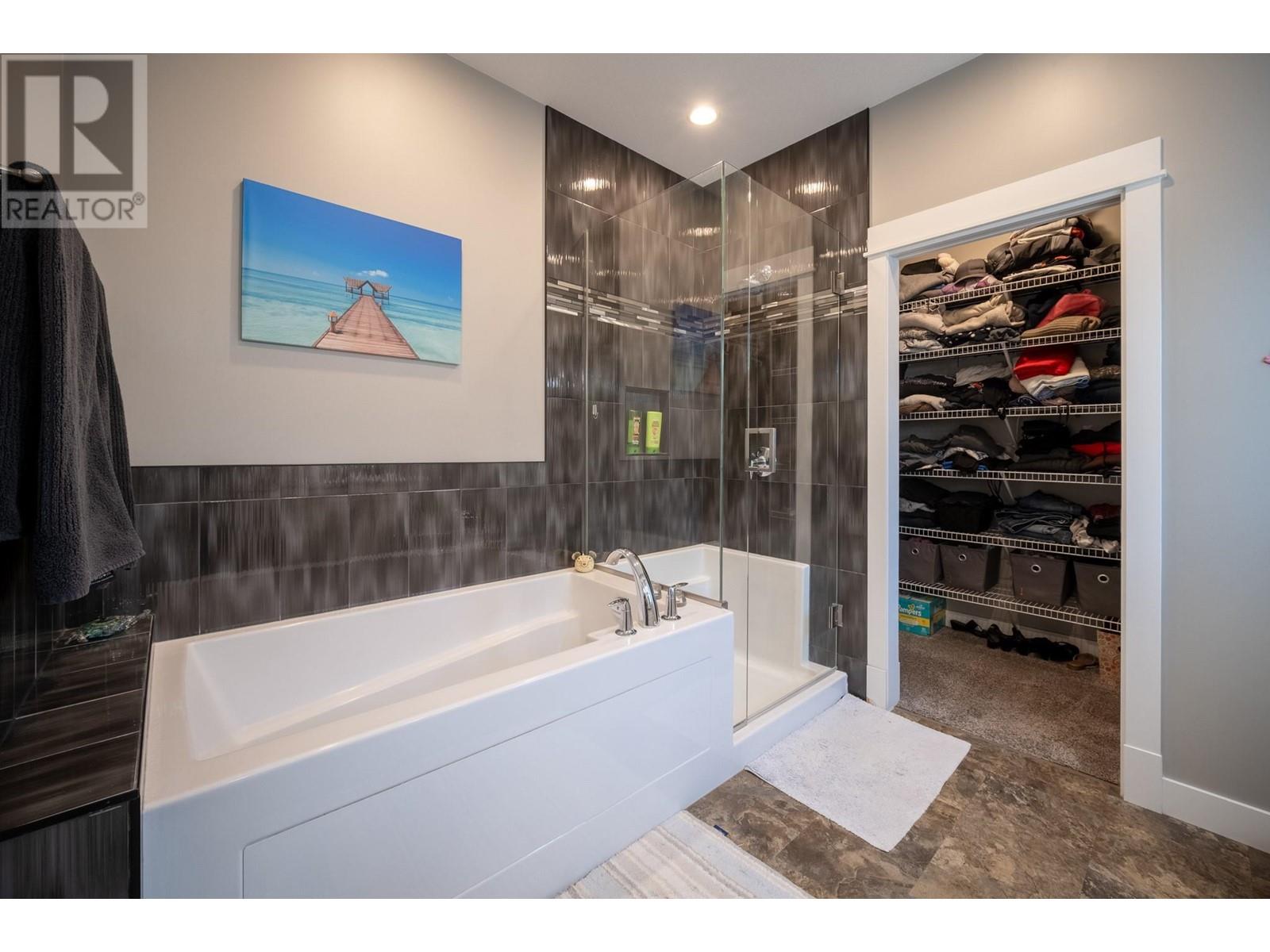  1016 Mt Begbie Drive, Vernon