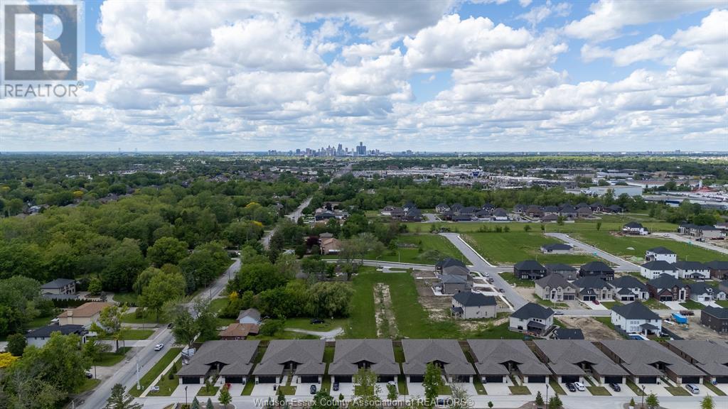 Photo 35 of 526 Lily Mac, Windsor ON