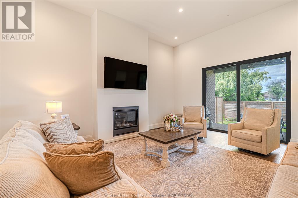 Photo 15 of 526 Lily Mac, Windsor ON