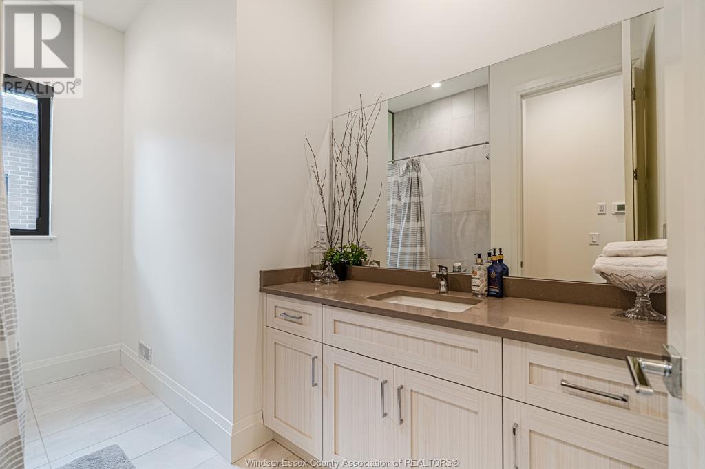 Photo 21 of 526 Lily Mac, Windsor ON