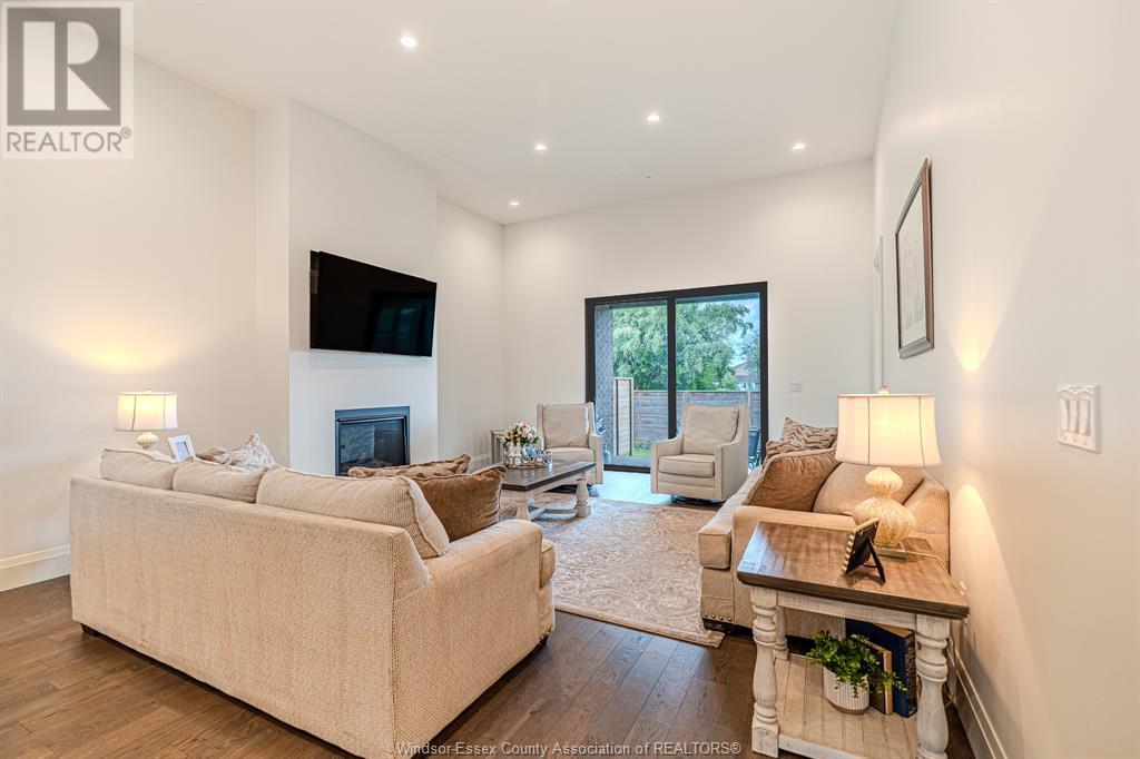 Photo 14 of 526 Lily Mac, Windsor ON