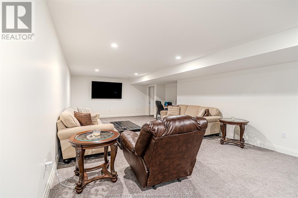Photo 27 of 526 Lily Mac, Windsor ON
