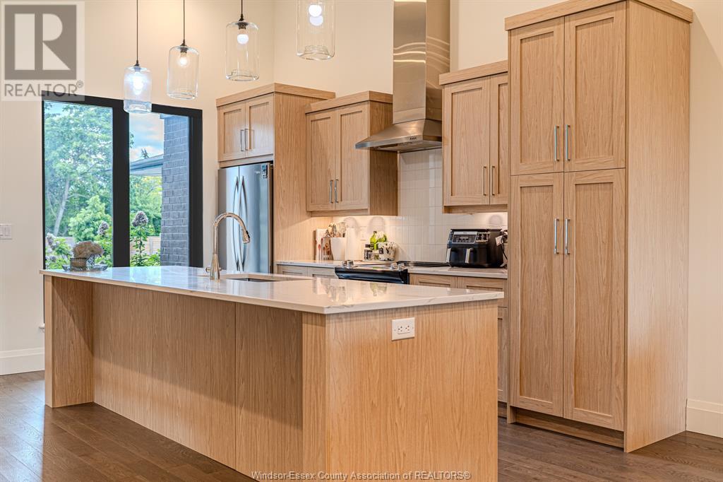 Photo 8 of 526 Lily Mac, Windsor ON