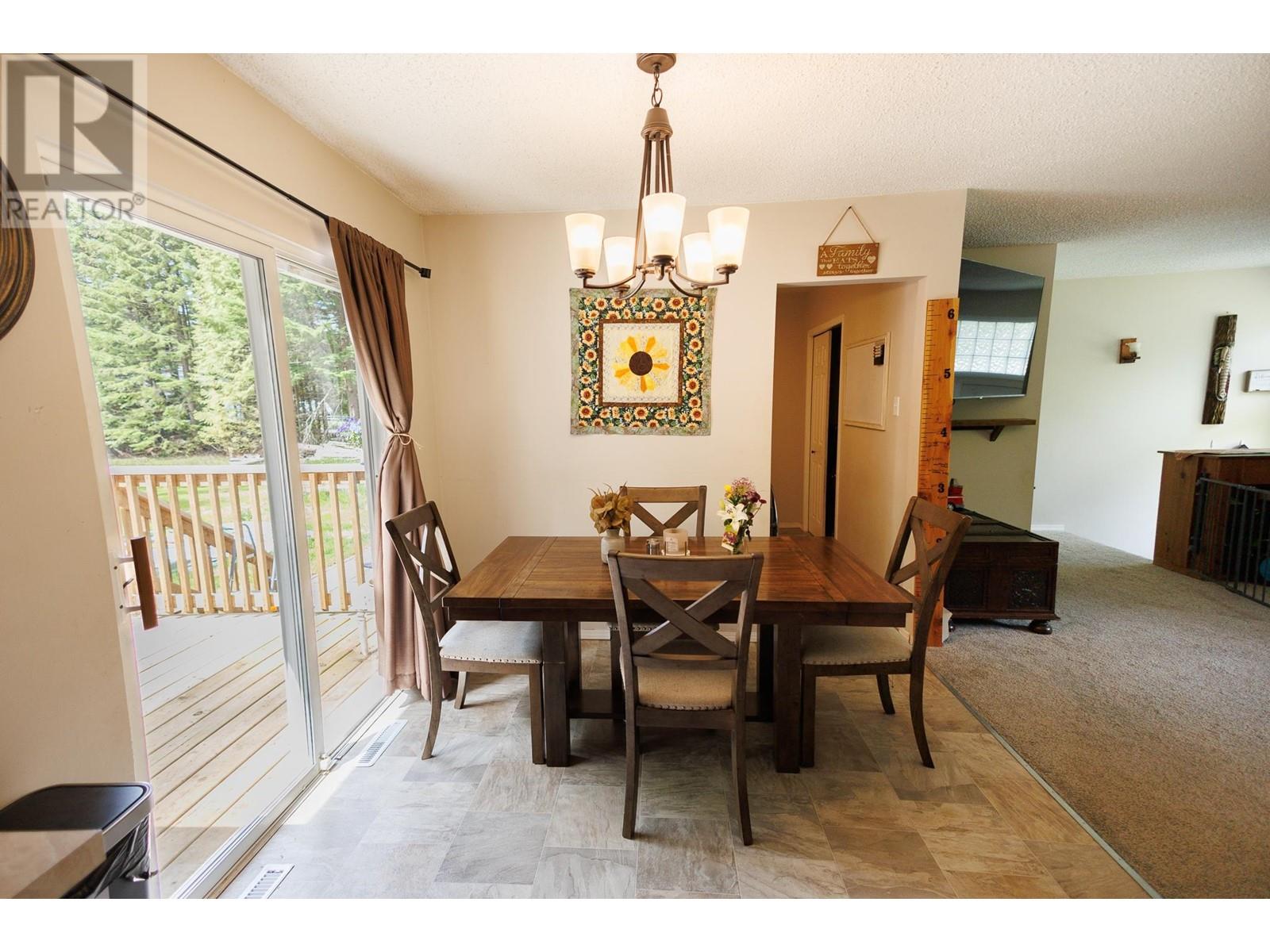 3287 CRESCENT Street, Terrace