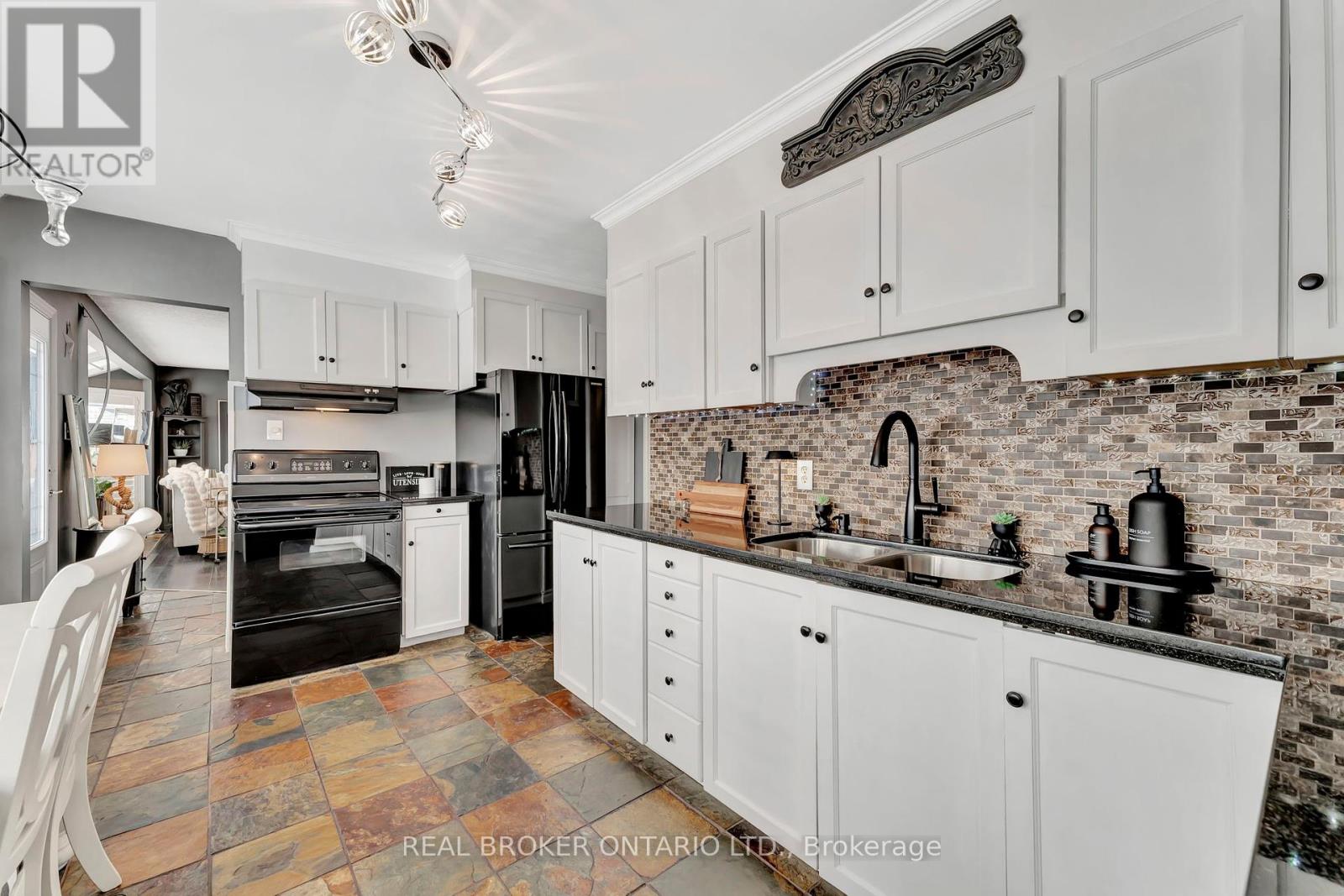 Photo 26 of 924 Union Street, Kitchener ON