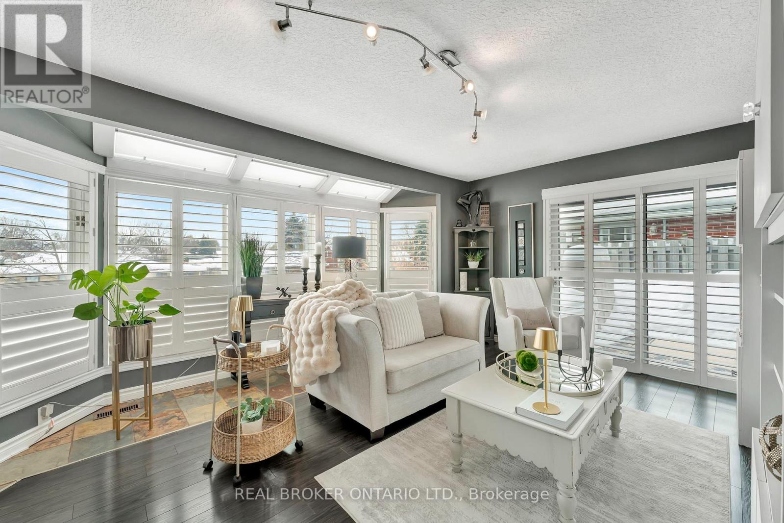 Photo 2 of 924 Union Street, Kitchener ON