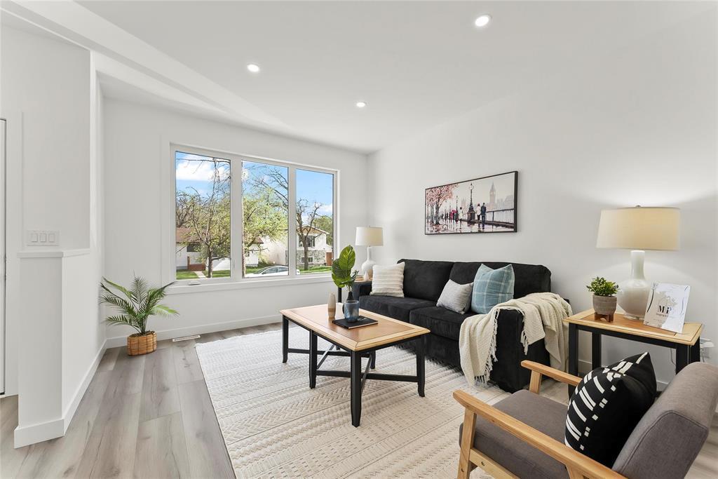 Photo 2 of 33 Stranmillis Avenue, Winnipeg MB