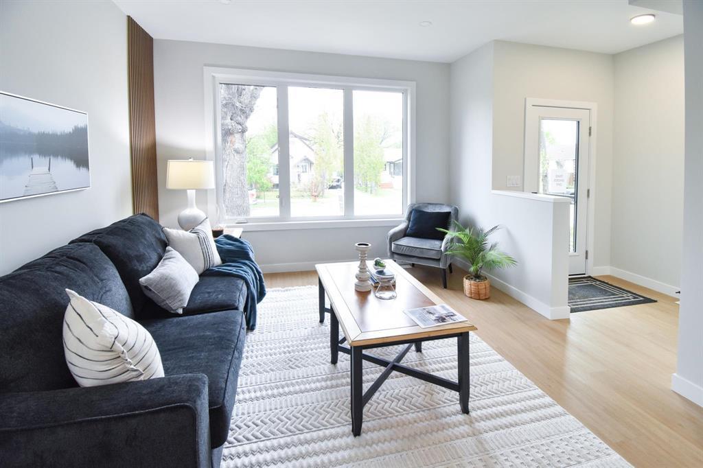 Photo 3 of 5 33 Stranmillis Avenue, Winnipeg MB